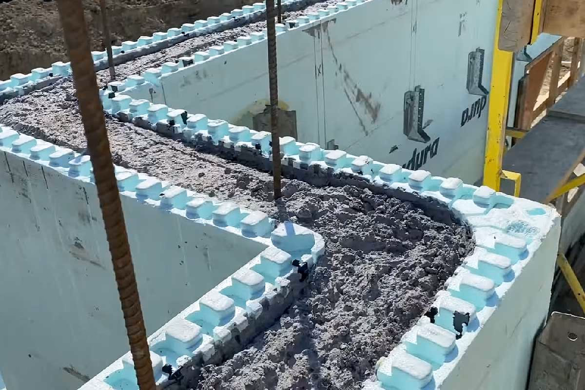 Bloc Nudura coulé
